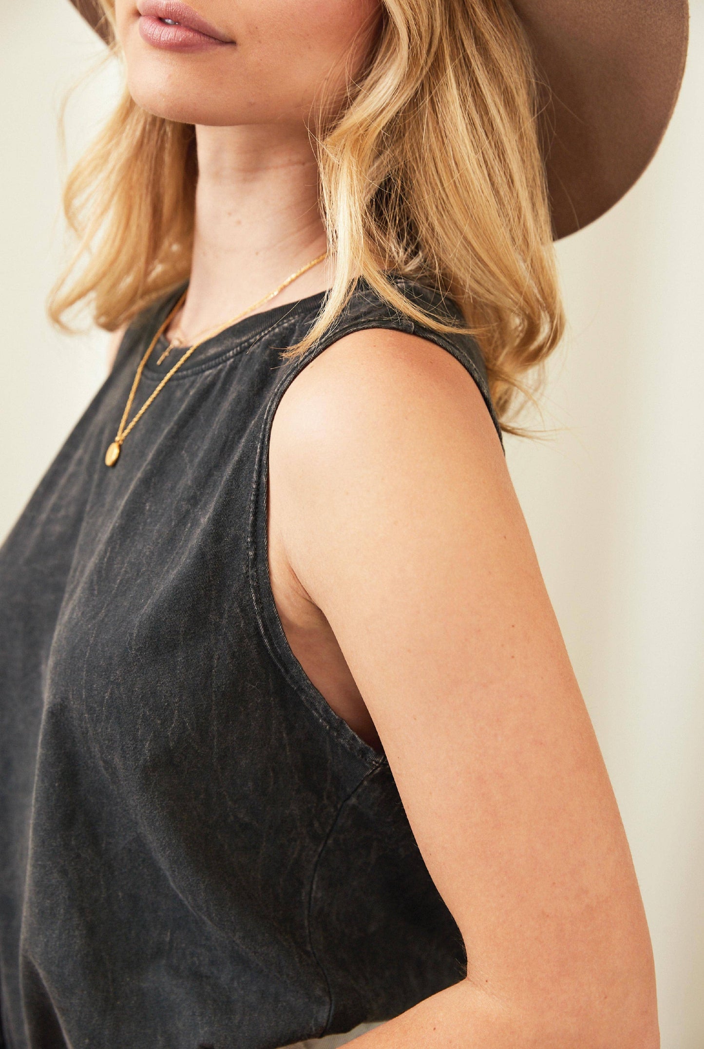 $10 Rack - AMERICAN HONEY Mineral Graphic Tank Top