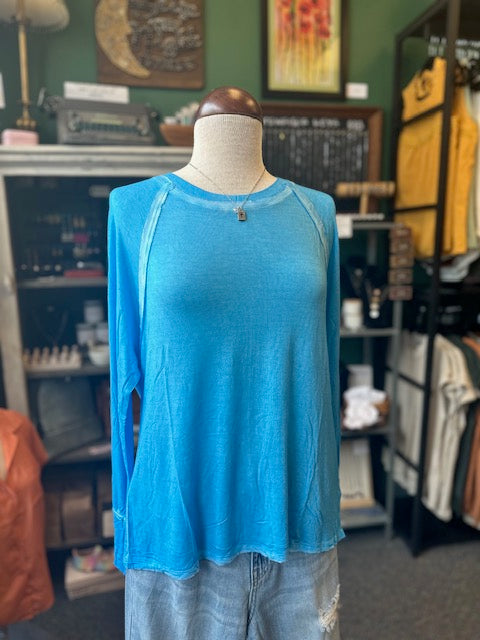 Deep Sky Washed Thumb Hole Cuffs Scoop-Neck Long Sleeve Top